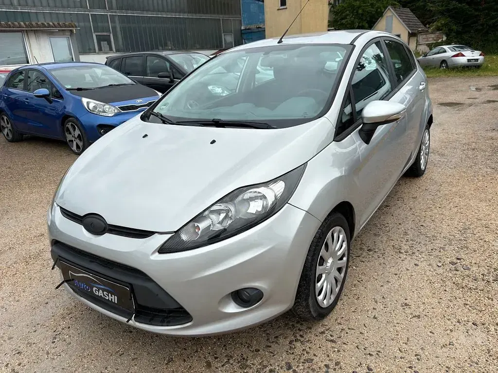 Gebraucht Ford Fiesta Titanium 68 PS (50 kW) 2010 Silber Limousine