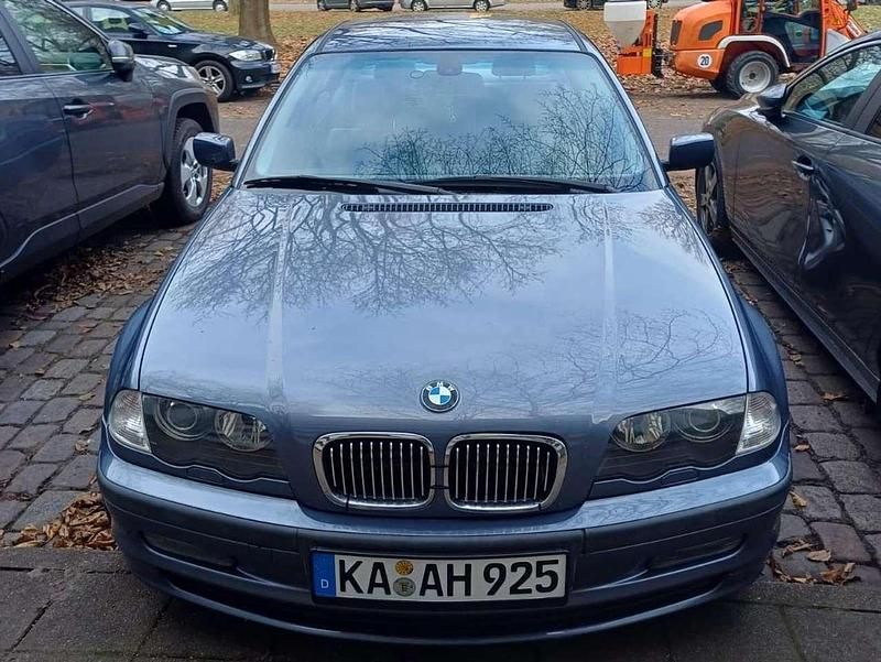 Blau Gebraucht 2000 BMW 318 Limousine | 2.600 € (Fairer Preis) - Bild 1/4