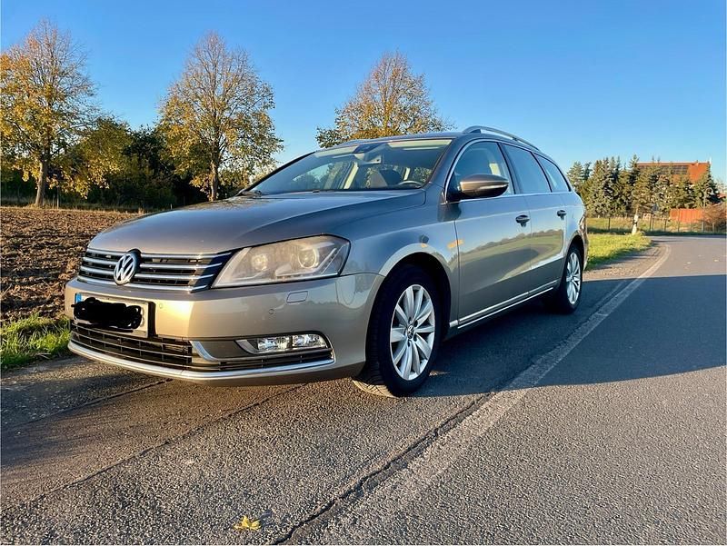 Silber Gebraucht 2013 VW Passat Comfortline Kombi | 7.222 € (Guter Preis) - Bild 1/4