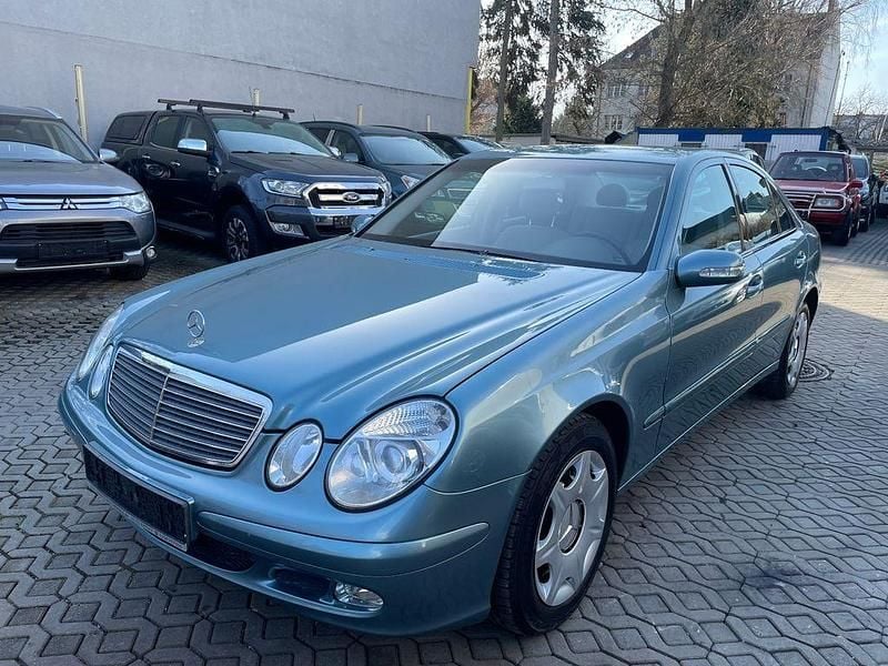 Gebraucht Mercedes E220 150 PS (110 kW) 2003 Blau Limousine