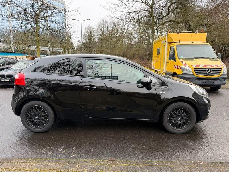 Gebraucht Kia Rio DREAM-TEAM Edition 109 PS (80 kW) 2013 Auroraschwarz met. Kleinwagen