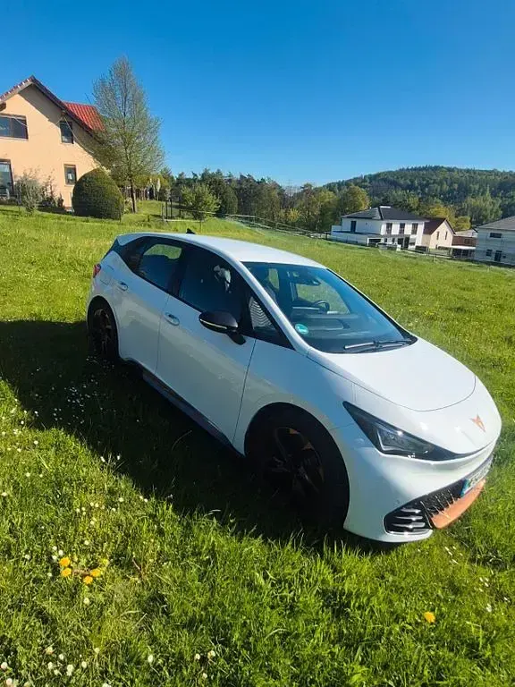 Second-hand Cupra Born 150 kW (204 CP) 2024 Alb Hatchback