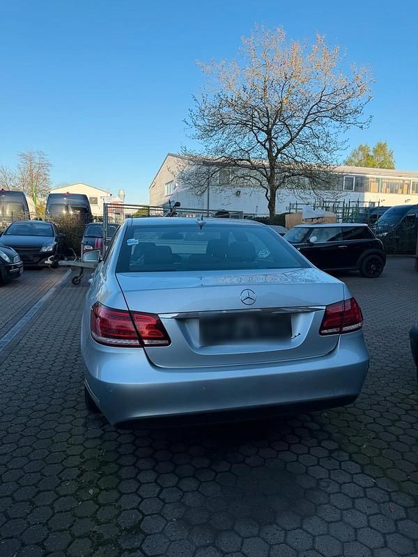 Gebraucht Mercedes E300 Elegance 231 PS (169 kW) 2015 Silber Limousine
