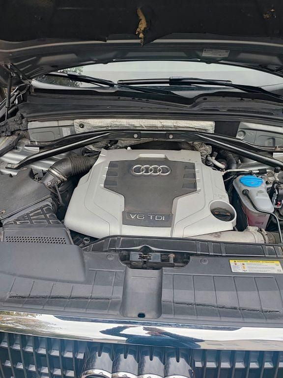 Silber Gebraucht 2011 Audi Q5 Ambiente SUV | 10.500 € (Guter Preis) - Bild 1/4