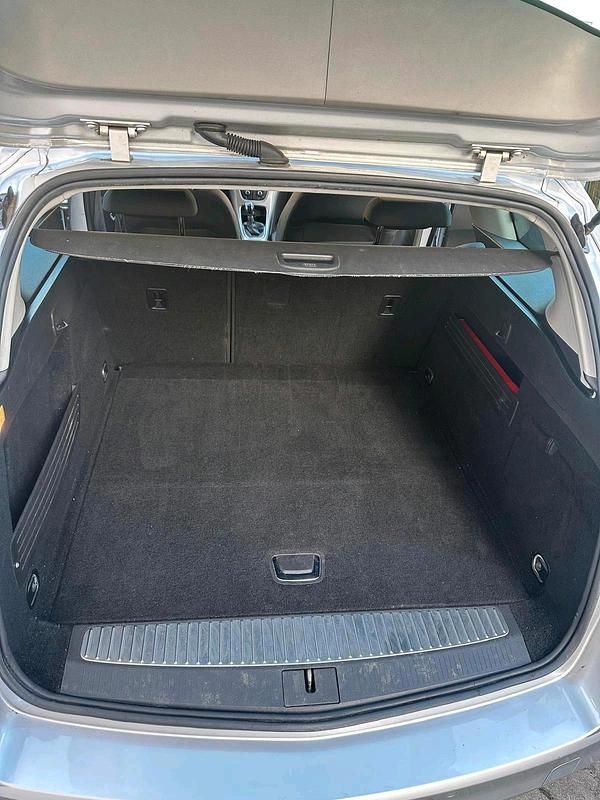 Gebraucht Opel Astra 116 PS (85 kW) 2011 Silber Kombi