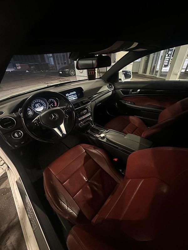 Gebraucht Mercedes 180 156 PS (114 kW) 2012 Weiß Limousine