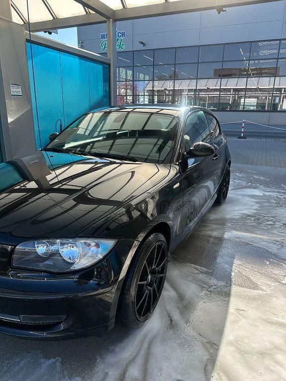 Gebraucht BMW 120 170 PS (125 kW) 2009 Schwarz Kleinwagen