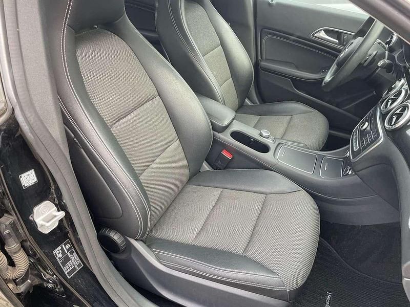 Gebraucht Mercedes CLA200 Shooting Brake 136 PS (100 kW) 2017 Schwarz Kombi