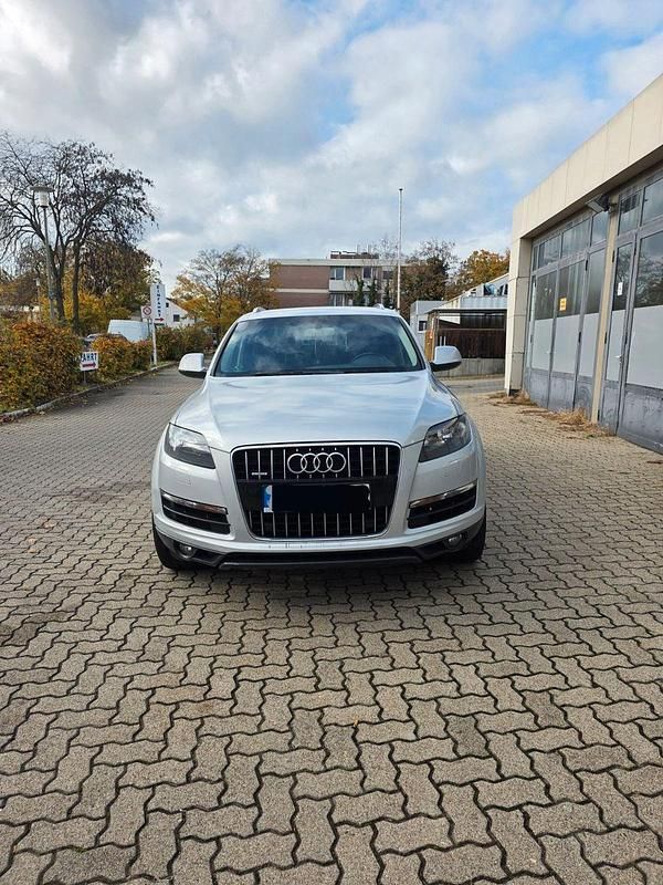 Grau Gebraucht 2012 Audi Q7 SUV | 13.700 € (Guter Preis) - Bild 1/4