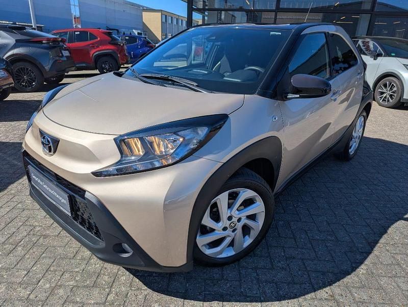 Gebraucht Toyota Aygo X Pulse 72 PS (52 kW) 2022 Ginger beige metallic/dach nig SUV