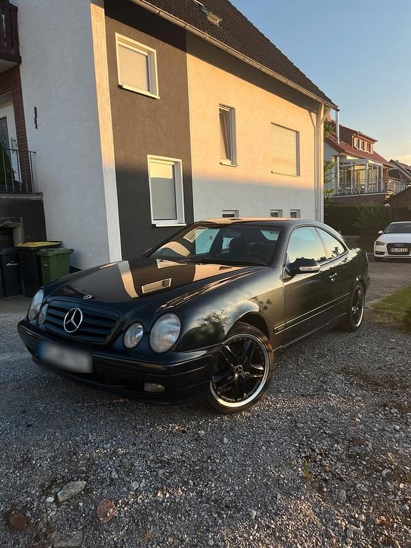 Schwarz Gebraucht 2001 Mercedes CLK200 Coupé | 2.600 € (Superpreis) - Bild 1/4