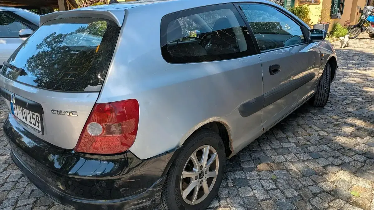 Käytetty Honda Civic 110 HP (80 kW) 2001 Hopea Sedan
