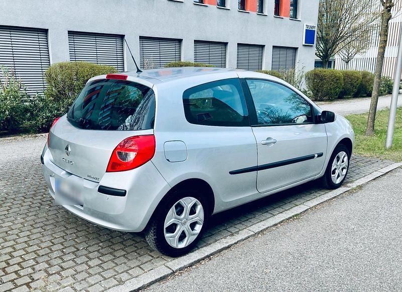 Gebraucht Renault Clio III Dynamique 75 PS (55 kW) 2006 Silber Kleinwagen