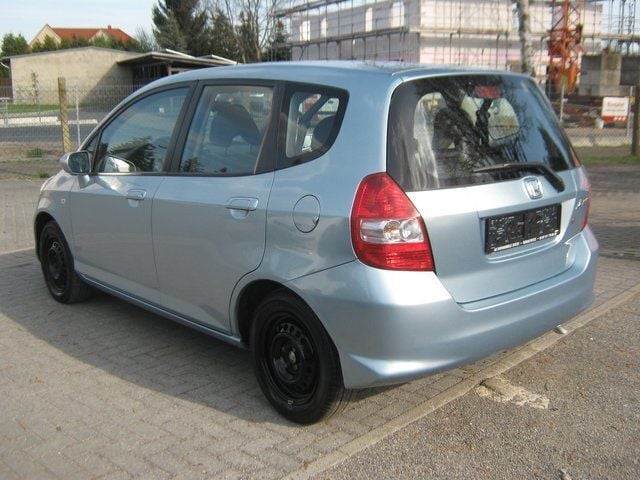 Gebraucht Honda Jazz LS 83 PS (61 kW) 2007 Silber metallic Kleinwagen