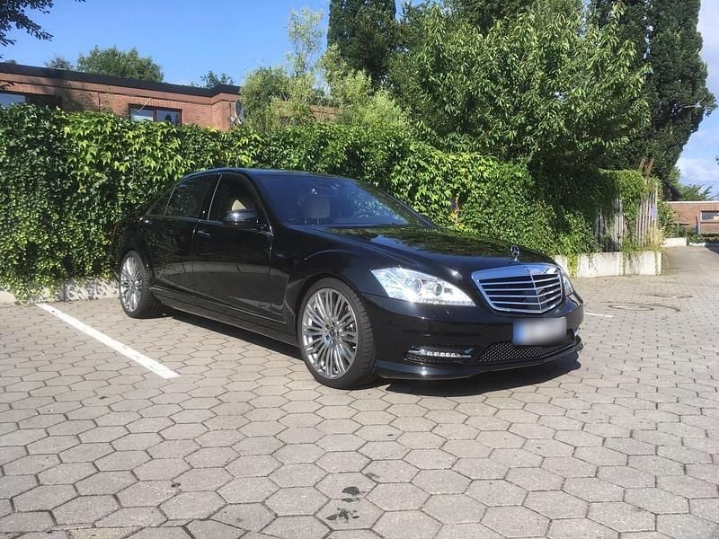 Używany Mercedes S500 388 KM (285 kW) 2009 Czarny Sedan/Limuzyna
