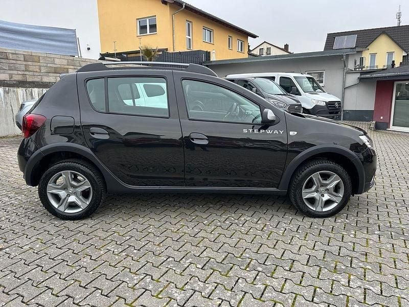 Gebraucht Dacia Sandero Prestige 90 PS (66 kW) 2019 Perlmuttschwarz SUV