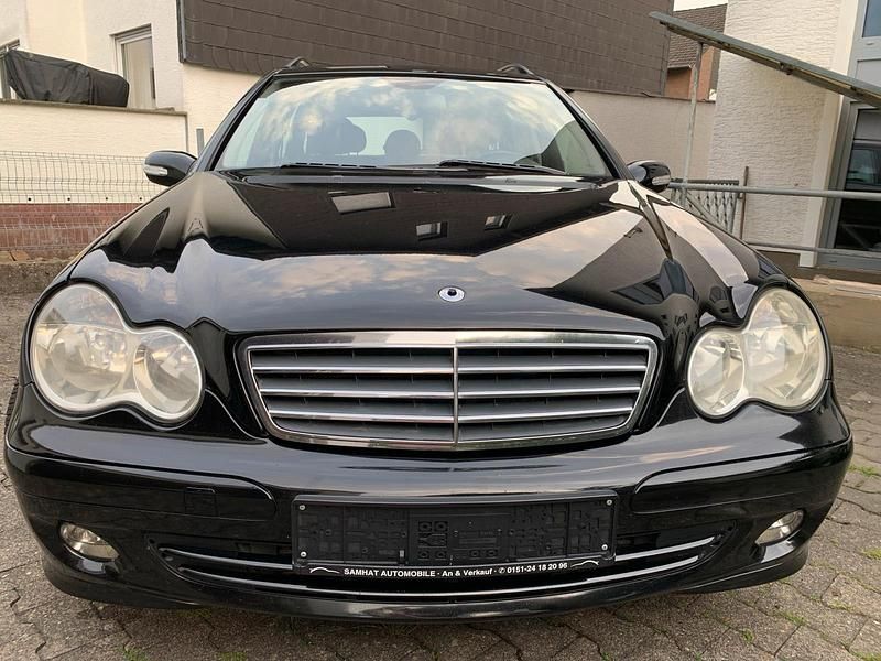 Schwarz Gebraucht 2004 Mercedes C220 Classic Kombi | 3.999 € (Teuer) - Bild 1/4