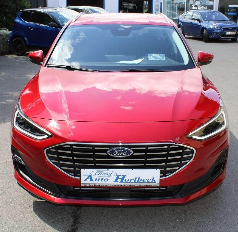 Neu Ford Focus Titanium 155 PS (114 kW) 2025 Fantastic red Kombi
