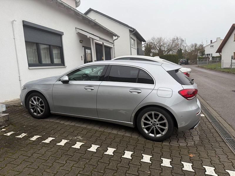 Silber Gebraucht 2021 Mercedes A180 Kombi | 24.900 € (Fairer Preis) - Bild 1/4