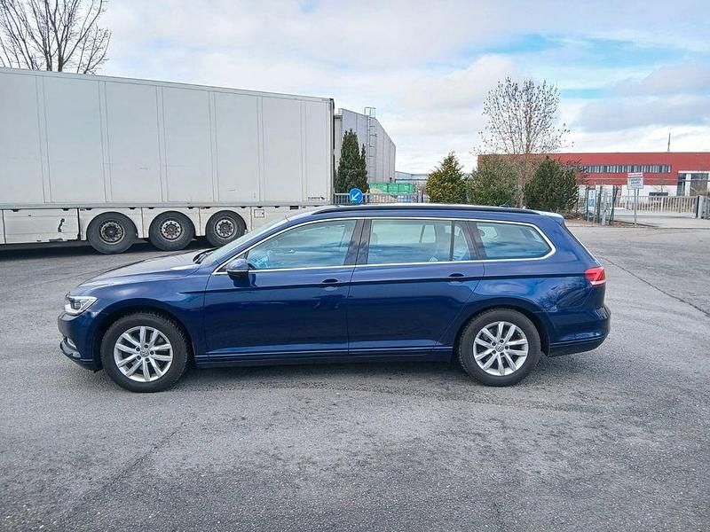 Gebraucht VW Passat 150 PS (110 kW) 2019 Blau Kombi