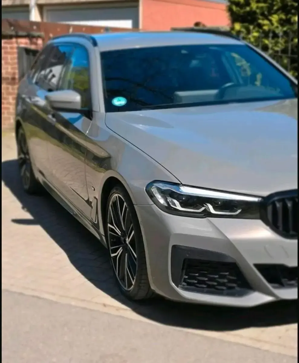 Gebraucht BMW 530 M Sport 286 PS (210 kW) 2023 Grau Kombi