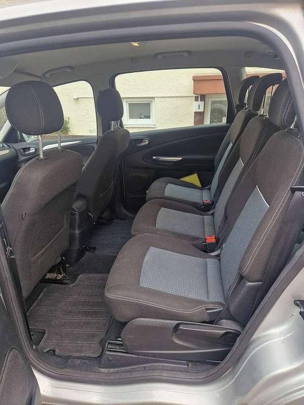 Silber Gebraucht 2011 Ford S-MAX Trend Van / Kleinbus | 4.300 € (Guter Preis) - Bild 1/4