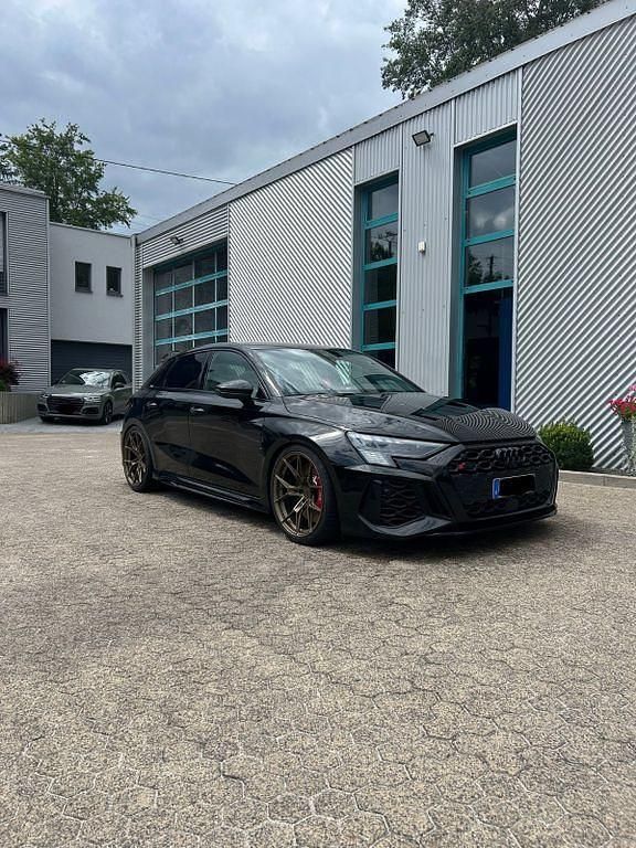 Schwarz Gebraucht 2022 Audi RS3 Ambiente Kleinwagen | 62.500 € - Bild 1/4