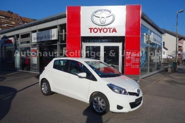 Gebraucht Toyota Yaris Life 99 PS (72 kW) 2012 Weiß Kleinwagen