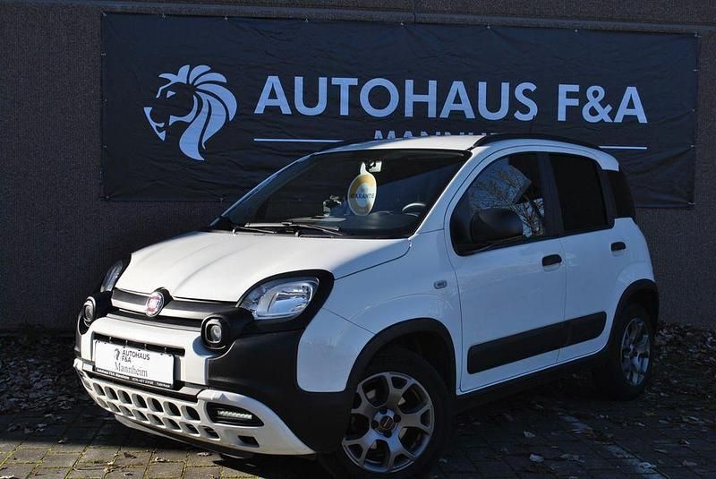 Weiß Gebraucht 2020 Fiat Panda Cross Cross Kleinwagen | 11.390 € (Etwas zu teuer) - Bild 1/4