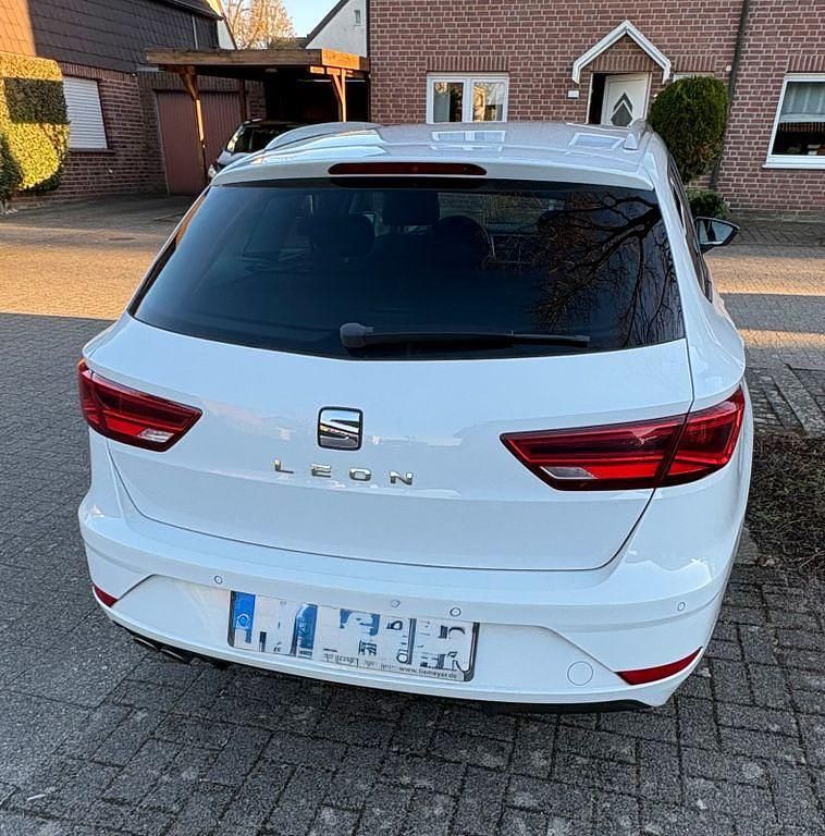 Gebraucht Seat Leon XCELLENCE 150 PS (110 kW) 2019 Weiß Limousine