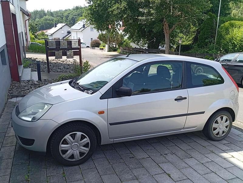 Silber Gebraucht 2005 Ford Fiesta Kleinwagen | 550 € (Guter Preis) - Bild 1/4