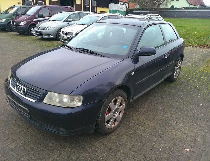 Blau Gebraucht 2003 Audi A3 Ambition Limousine | 950 € (Superpreis) - Bild 1/4