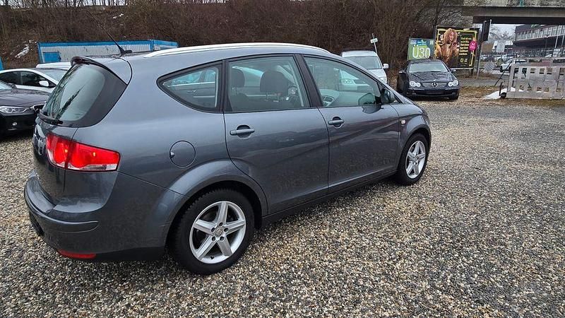 Gebraucht Seat Altea Style 125 PS (91 kW) 2012 Grau Van / Kleinbus