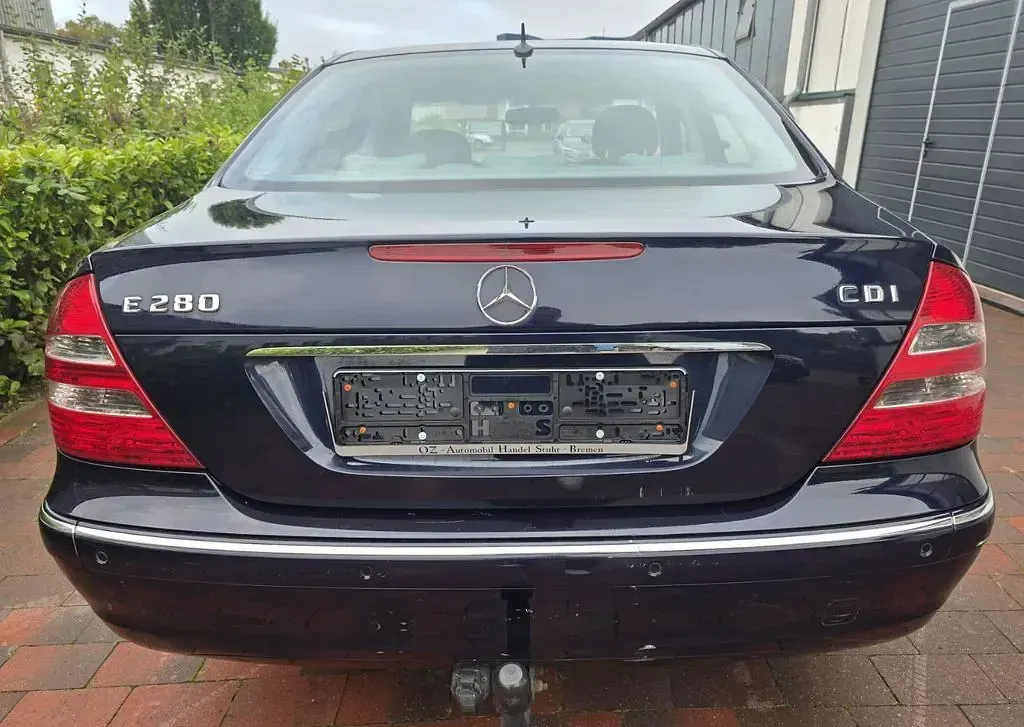 Gebraucht Mercedes E280 190 PS (139 kW) 2005 Blau Limousine