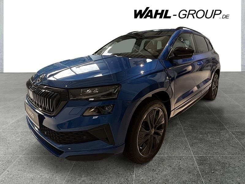 Blau Neu 2025 Skoda Karoq SportLine SUV | 35.999 € (Guter Preis) - Bild 1/4