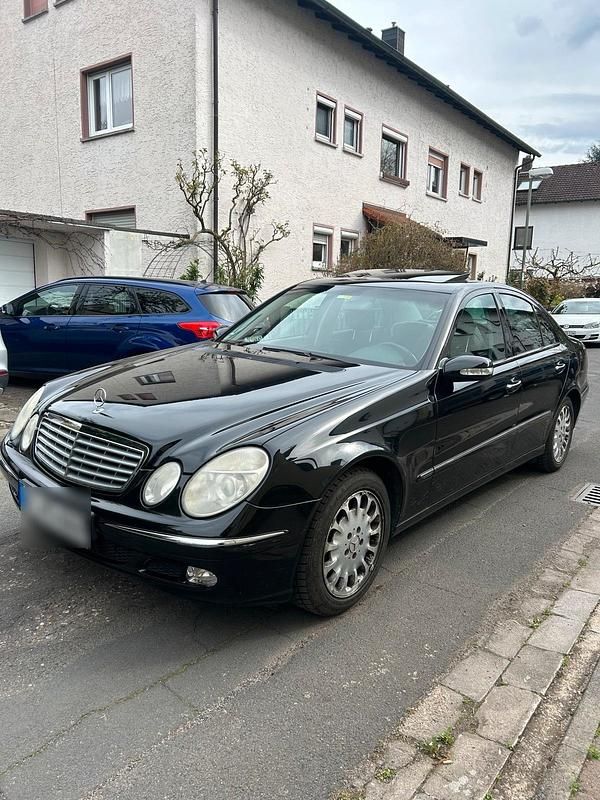 Gebraucht Mercedes E220 150 PS (110 kW) 2004 Schwarz Limousine