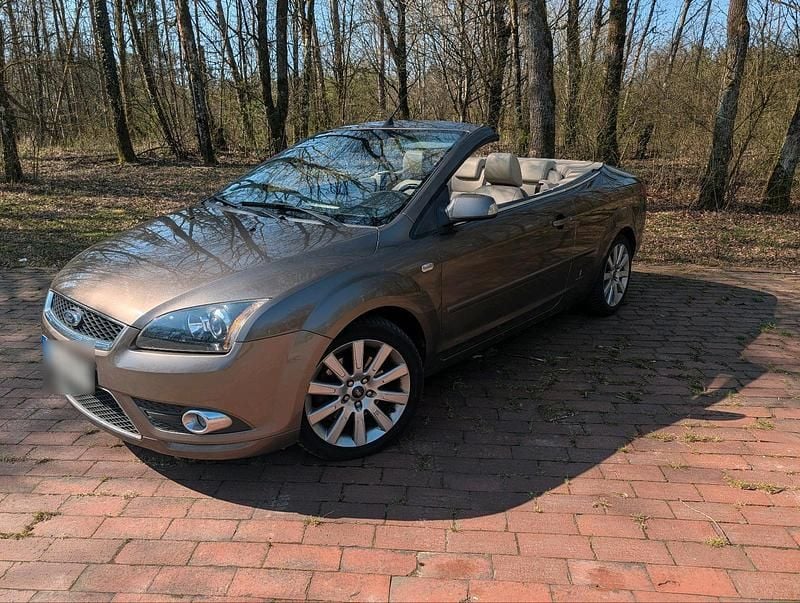 Gebraucht Ford Focus Cabriolet Titanium 136 PS (100 kW) 2008 Gold Cabrio