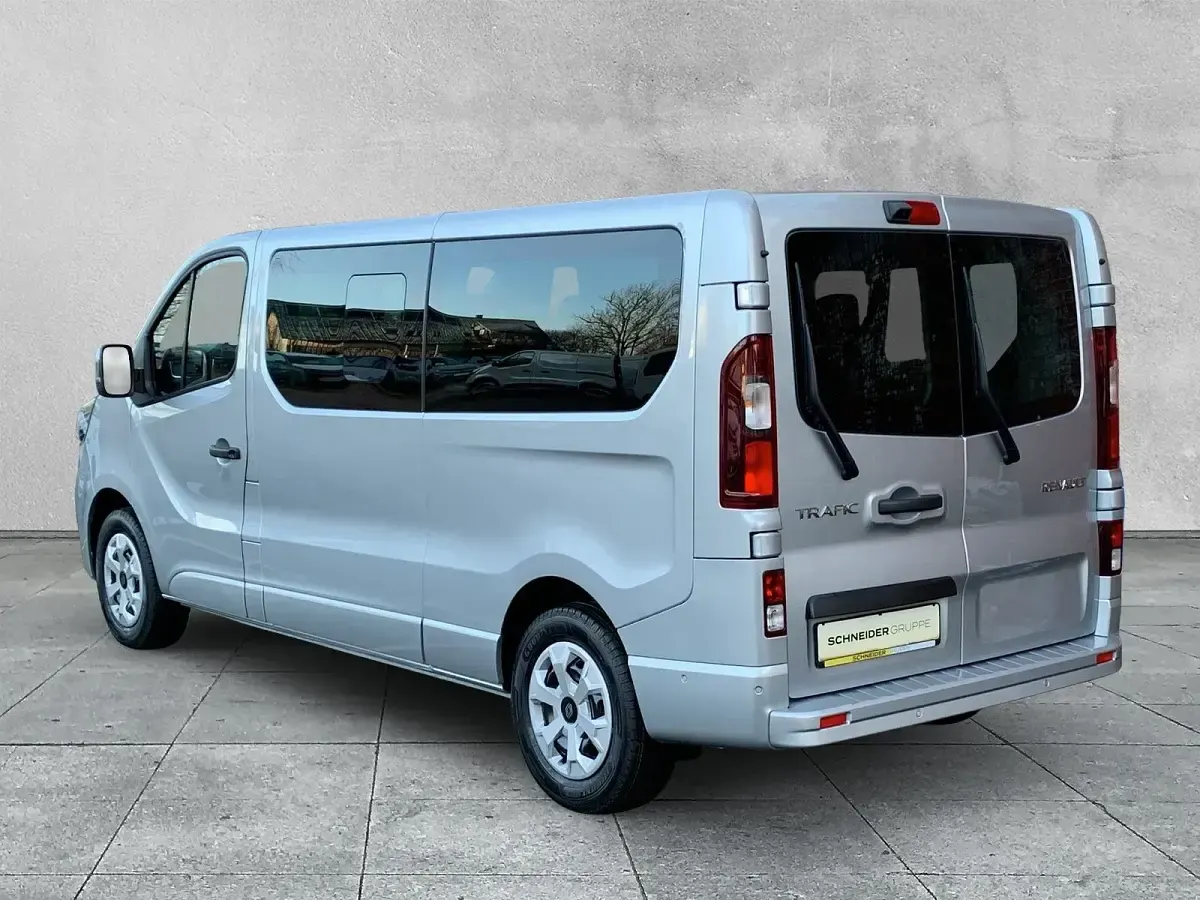 Gebraucht Renault Trafic Evolution 150 PS (110 kW) 2024 Highlandgrau metallic Van / Kleinbus