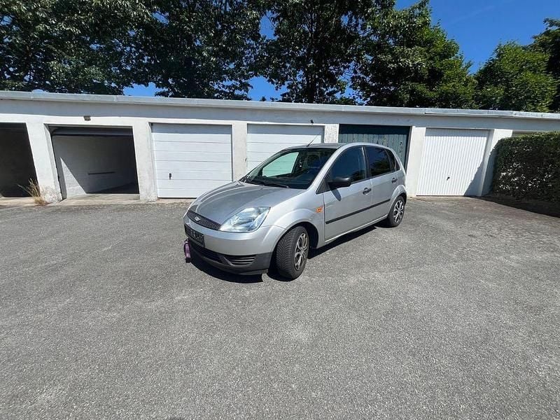 Silber Gebraucht 2003 Ford Fiesta Kleinwagen | 830 € (Fairer Preis) - Bild 1/4
