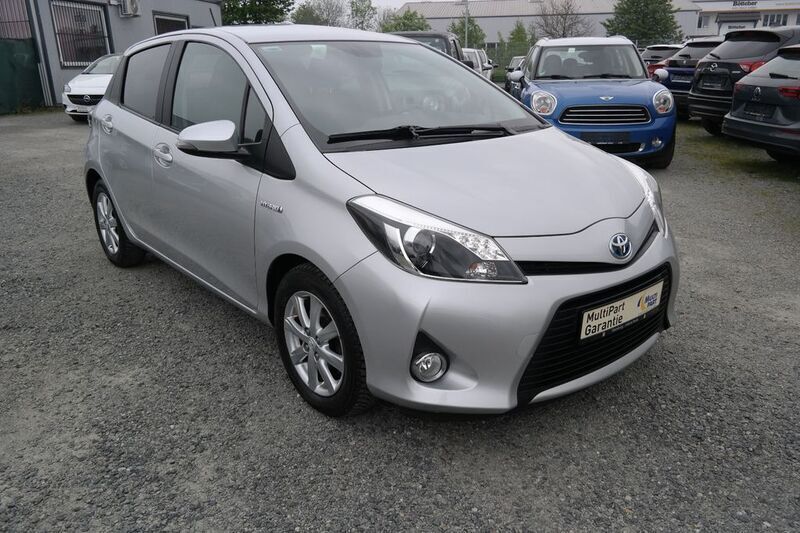 Silber Gebraucht 2014 Toyota Yaris Hybrid Edition Kleinwagen | 11.990 € (Fairer Preis) - Bild 1/4