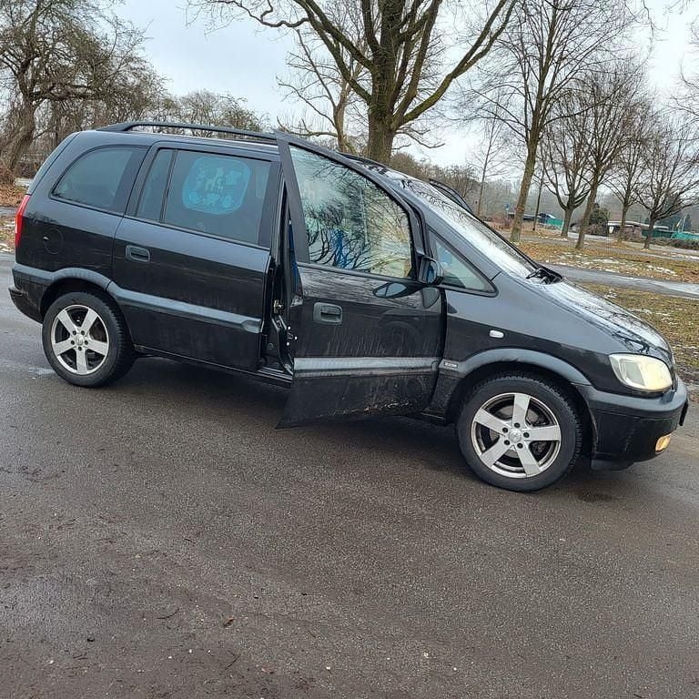 Gebraucht Opel Zafira Executive 147 PS (108 kW) 2001 Schwarz Van / Kleinbus