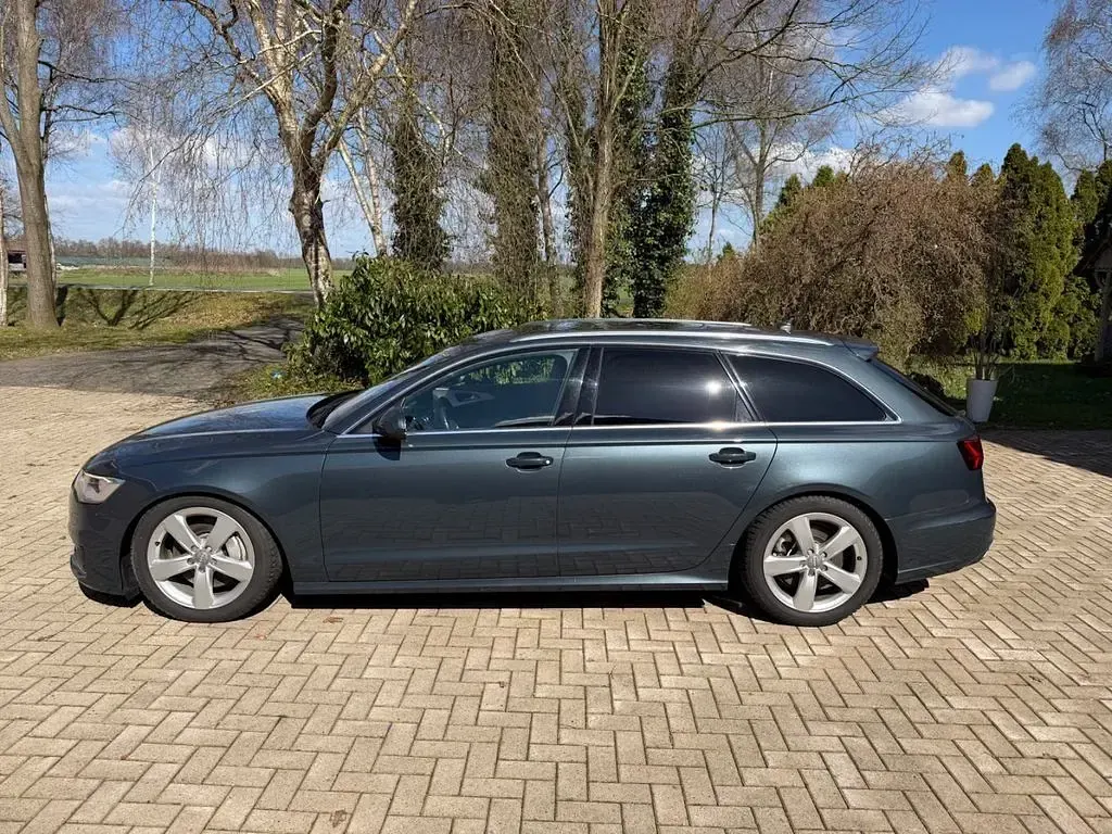 Gebraucht Audi A6 Ambiente 218 PS (160 kW) 2015 Grau Kombi