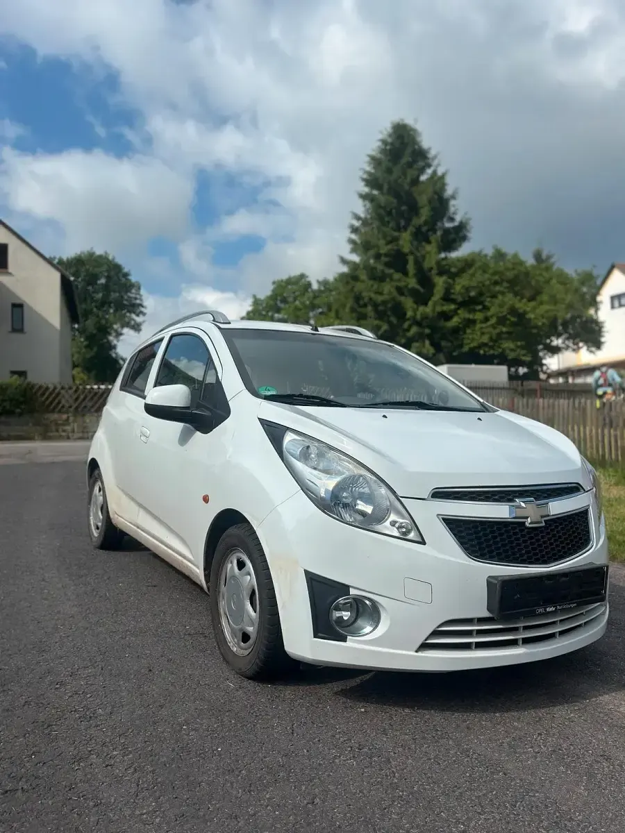 Gebraucht Chevrolet Spark 71 PS (52 kW) 2010 Weiß Kleinwagen