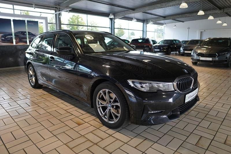 Schwarz Gebraucht 2020 BMW 320 Sport Line Kombi | 17.290 € (Fairer Preis) - Bild 1/4