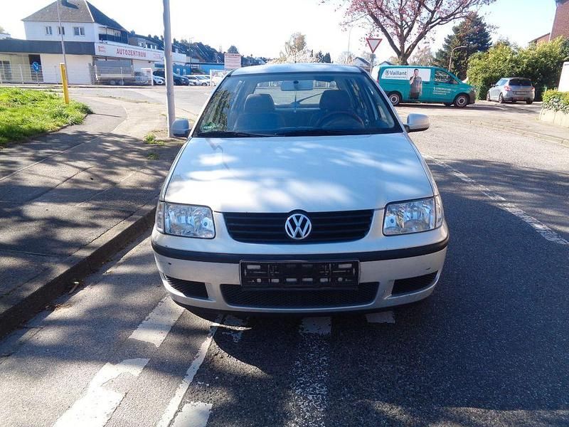 Gebraucht VW Polo Basis 60 PS (44 kW) 2000 Silber Limousine