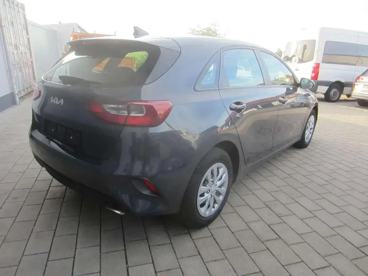 Gebraucht Kia Ceed Vision 101 PS (74 kW) 2023 Grau/ Kleinwagen