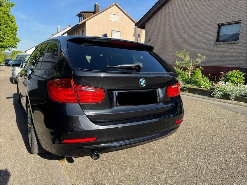 Gebraucht BMW 320 Sport Line 184 PS (135 kW) 2013 Schwarz Kombi