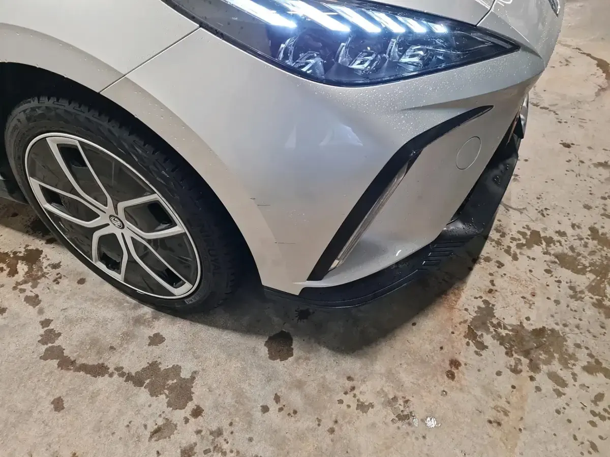 Gebraucht MG MG4 EV Luxury 150 kW (204 PS) 2024 Medal silver Kleinwagen