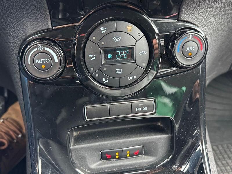 Gebraucht Ford Fiesta Titanium 95 PS (69 kW) 2016 Blau Limousine