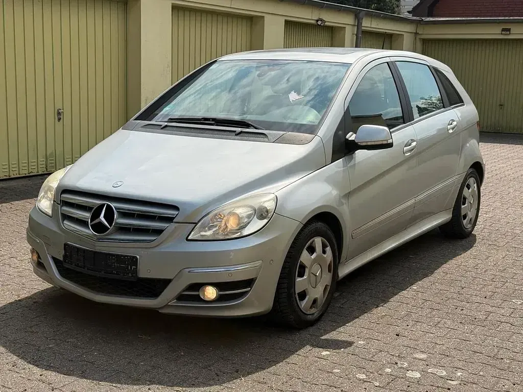 Gebraucht Mercedes B200 140 PS (102 kW) 2009 Silber Van / Kleinbus